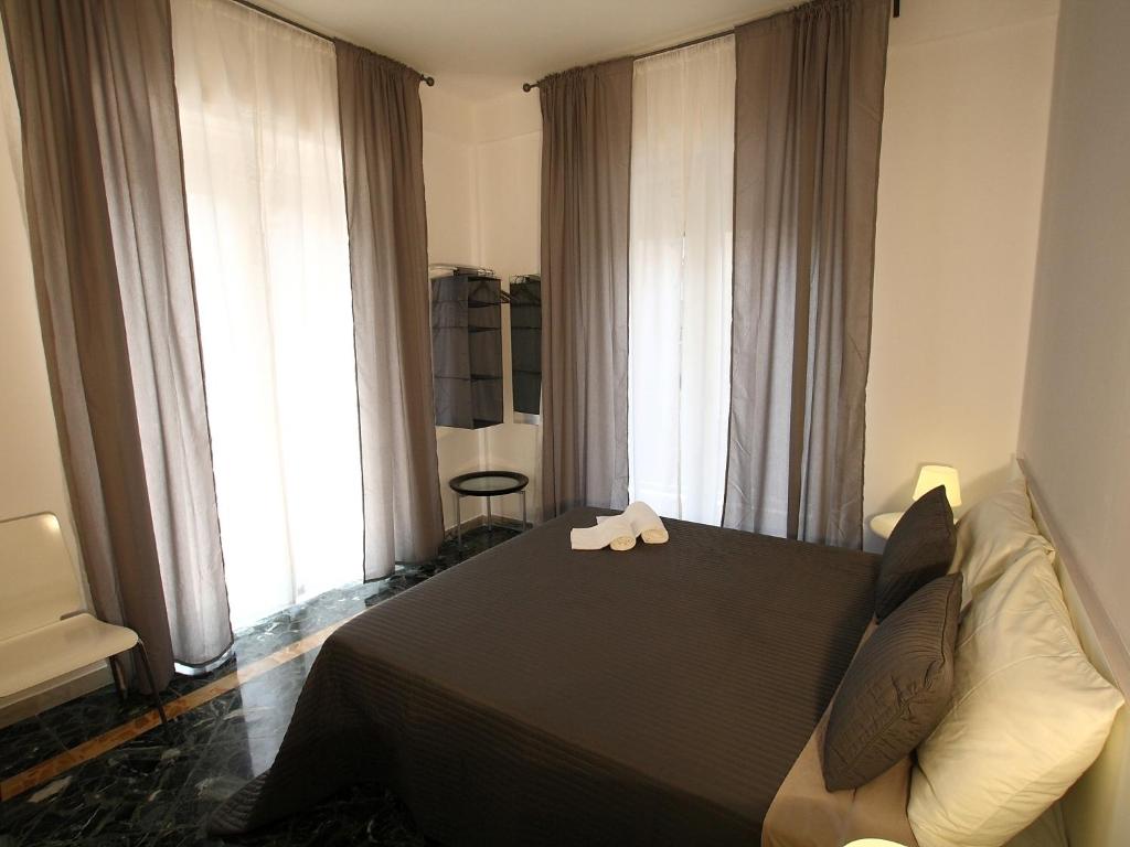 Двухместный (Стандартный двухместный номер с 1 кроватью и общей ванной комнатой) отеля Kalefati Palace, Бари