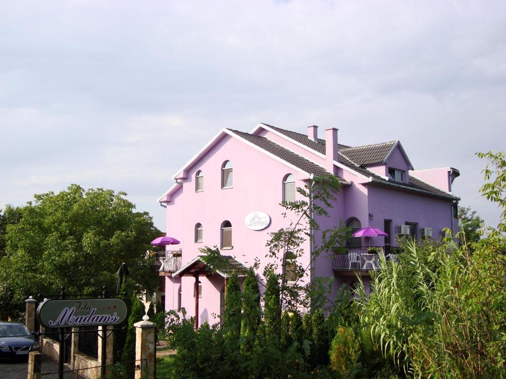 Двухместный (Двухместный номер с 2 отдельными кроватями, вид на сад) гостевого дома Guest House Vila Madams, Палич
