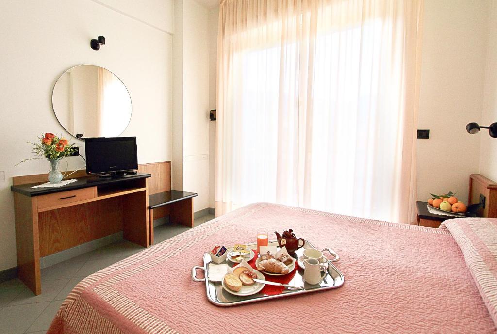 Двухместный (Двухместный номер с 1 кроватью или 2 отдельными кроватями) отеля Hotel Adler, Алассио