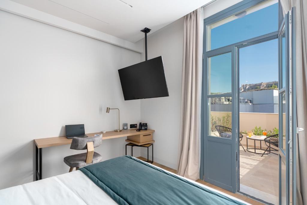 Двухместный (Двухместный номер Делюкс с 1 кроватью и видом на замок) отеля Hellenic Vibes Smart Hotel, Афины