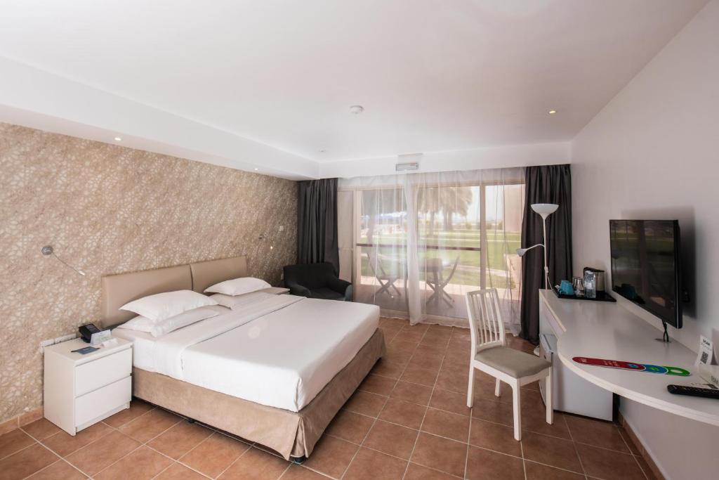 Двухместный (Шале «Премиум» с кроватью размера «queen-size») курортного отеля Bin Majid Beach Resort, Рас-эль-Хайма