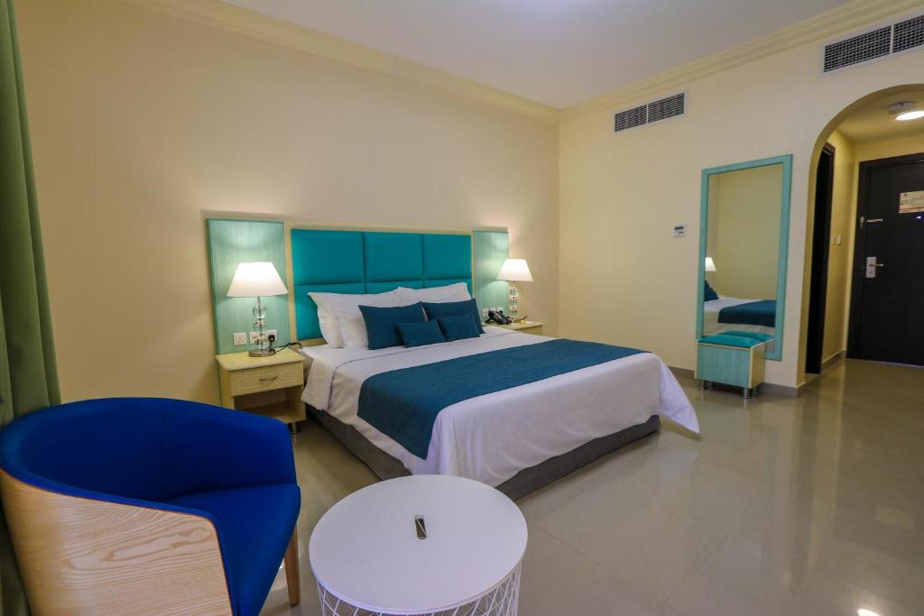 Номер (Стандартное шале с кроватью размера «queen-size») курортного отеля Bin Majid Beach Resort, Рас-эль-Хайма