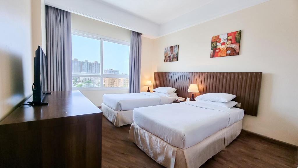 Двухместный (Стандартный двухместный номер с 2 отдельными кроватями и видом на город - Для некурящих) отеля Ramada Beach Hotel Ajman, Аджман