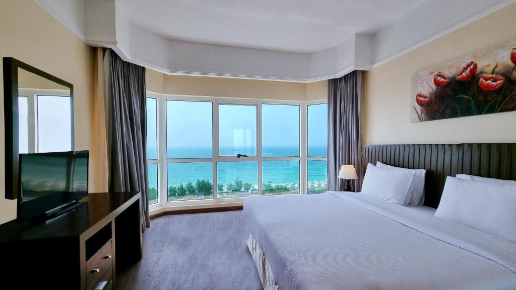 Сьюит (Люкс с 1 спальней и видом на море - Для курящих), Отель Ramada Beach Hotel Ajman