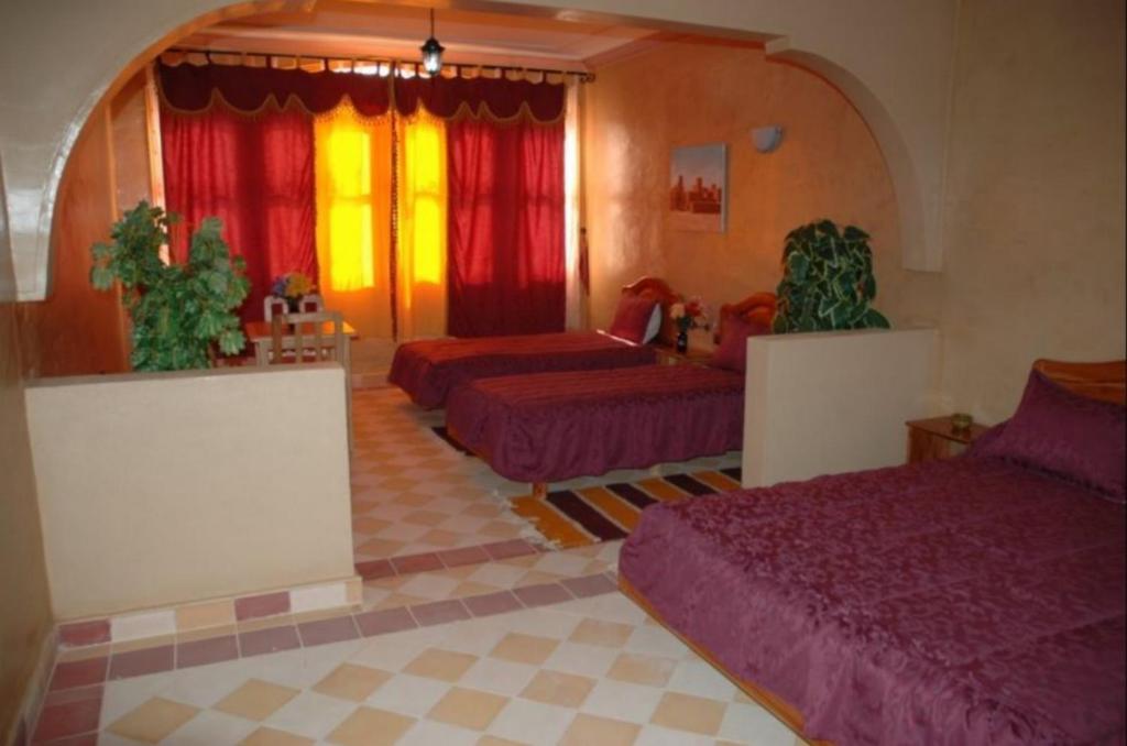 Семейный (Cемейный номер с собственной ванной комнатой) отеля Hotel Palm Barraoui, Тингир
