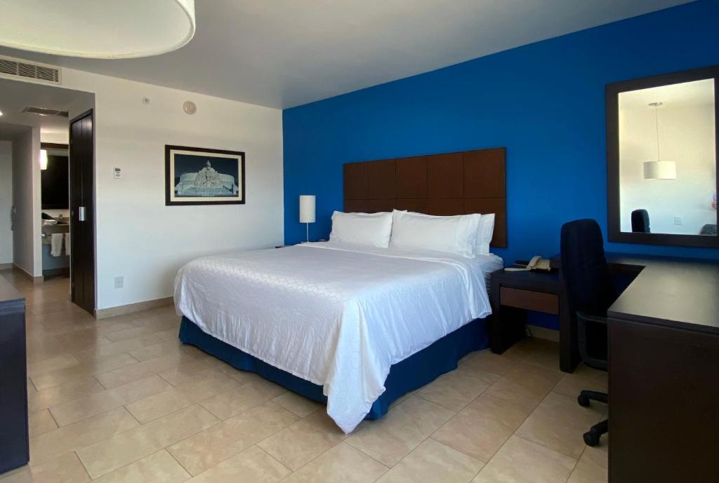 Двухместный (Номер с кроватью размера «king-size») отеля Holiday Inn Express Mérida, Мерида
