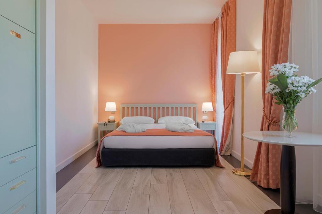 Двухместный (Двухместный номер с 2 отдельными кроватями, балконом и видом на горы) отеля Hotel Lido Seegarten, Лугано