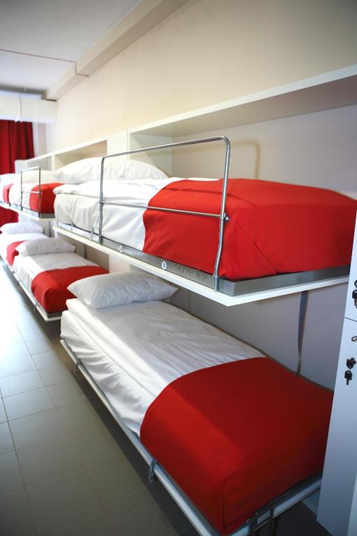 Номер (Кровать в общем номере для мужчин и женщин с 10 кроватями) хостела Express Hostel, Краков