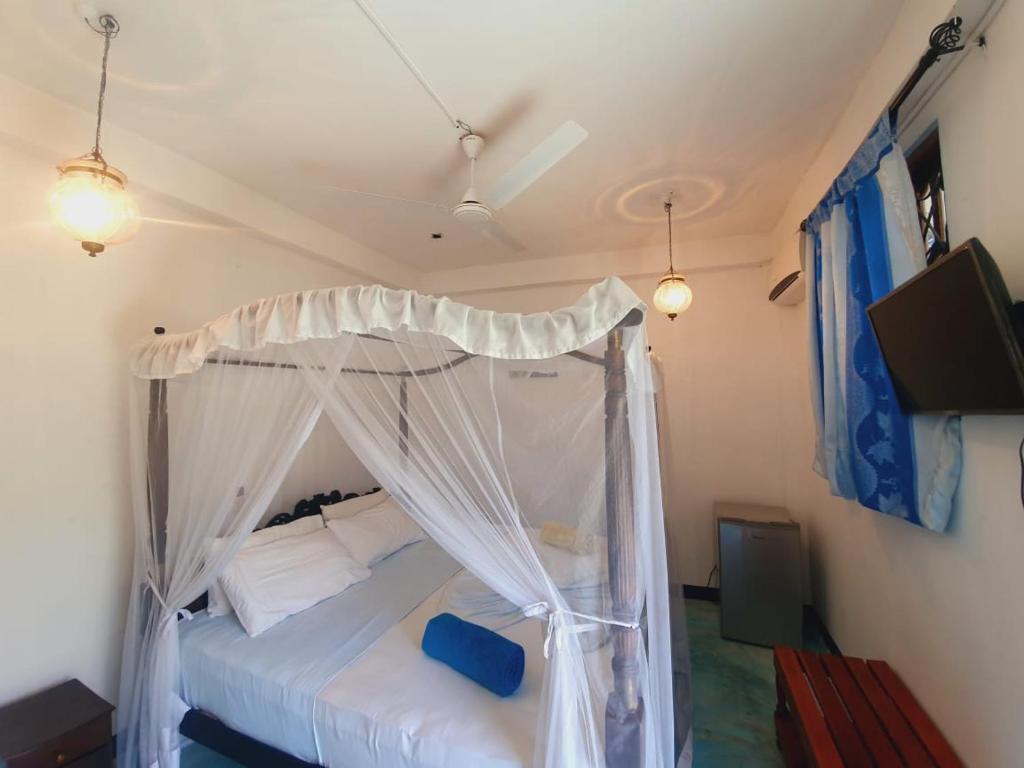 Двухместный (Двухместный номер Делюкс с 2 отдельными кроватями) отеля That's Why Beach Cabanas, Тринкомали