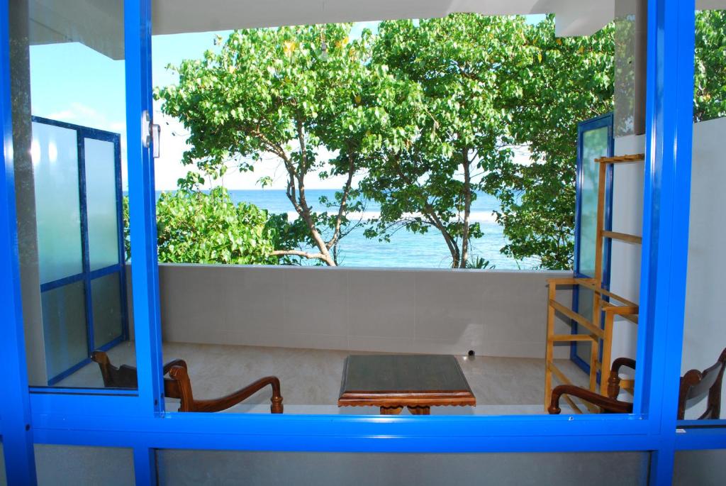 Трехместный (Трехместный номер Делюкс с видом на море) курортного отеля Paradise Beach Resort, Мирисса