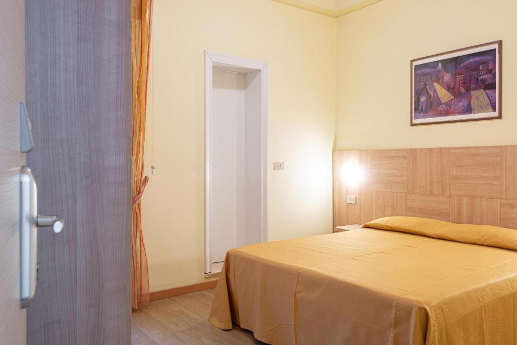 Одноместный (Двухместный номер с 1 кроватью (для 1 взрослого)) отеля Hotel Corinna, Римини
