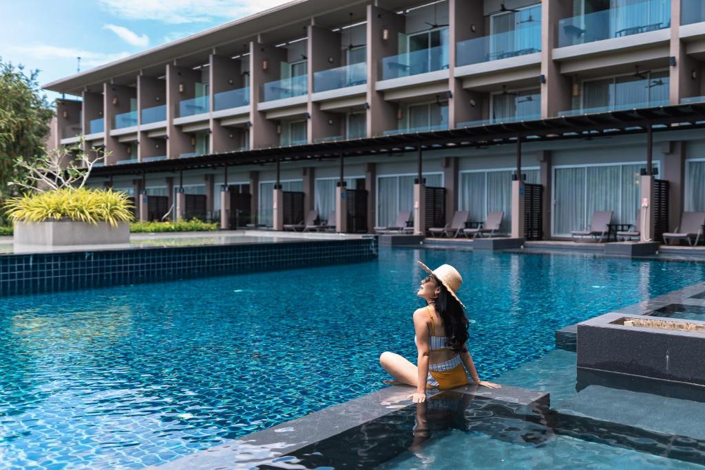 Сьюит (Полулюкс с выходом к бассейну) курортного отеля The Sands Khao Lak by Katathani, Кхаулак
