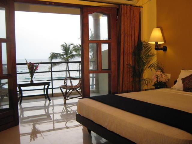 Двухместный (Номер с кроватью размера «king-size» и видом на море) курортного отеля The Ocean Park Beach Resort, Ковалам