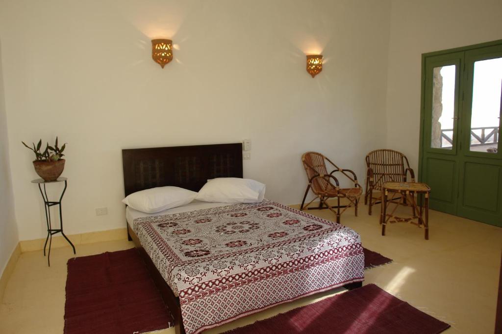 Номер (Двухместное бунгало с 1 кроватью или 2 отдельными кроватями и видом на море) отеля The Oasis, Абу-Дабаб