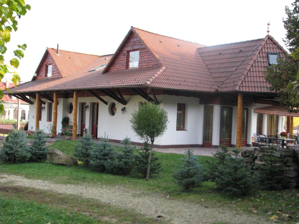 Студио (Номер-студио), Zöldvár villa