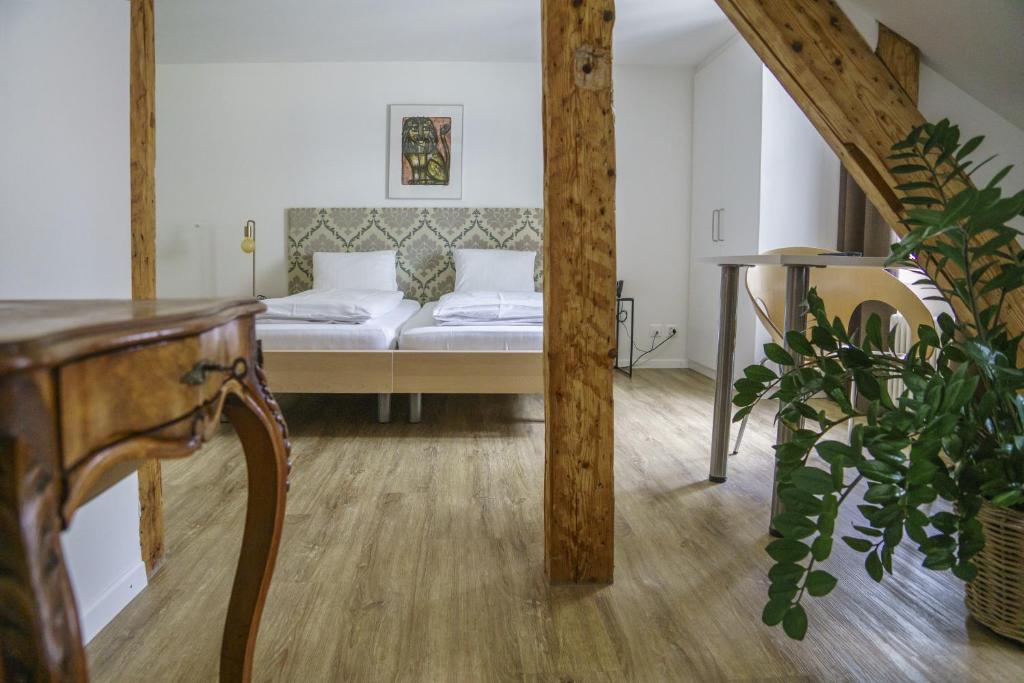 Двухместный (Улучшенный двухместный номер с 1 кроватью или 2 отдельными кроватями) отеля Hotel Vadian Garni, Санкт-Галлен