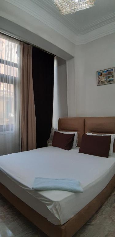 Двухместный (King Room with Sofa Bed and Private Bathroom), Abdeen Palace Hostel