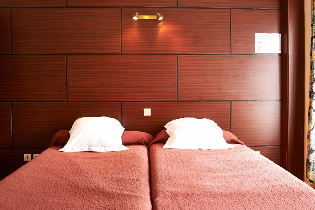 Двухместный (Двухместный номер с 2 отдельными кроватями и ванной комнатой) отеля Hotel Maillot, Париж