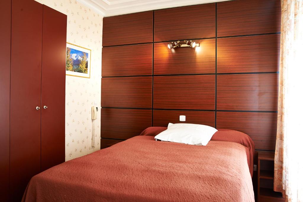 Двухместный (Двухместный номер с 1 кроватью и ванной комнатой) отеля Hotel Maillot, Париж