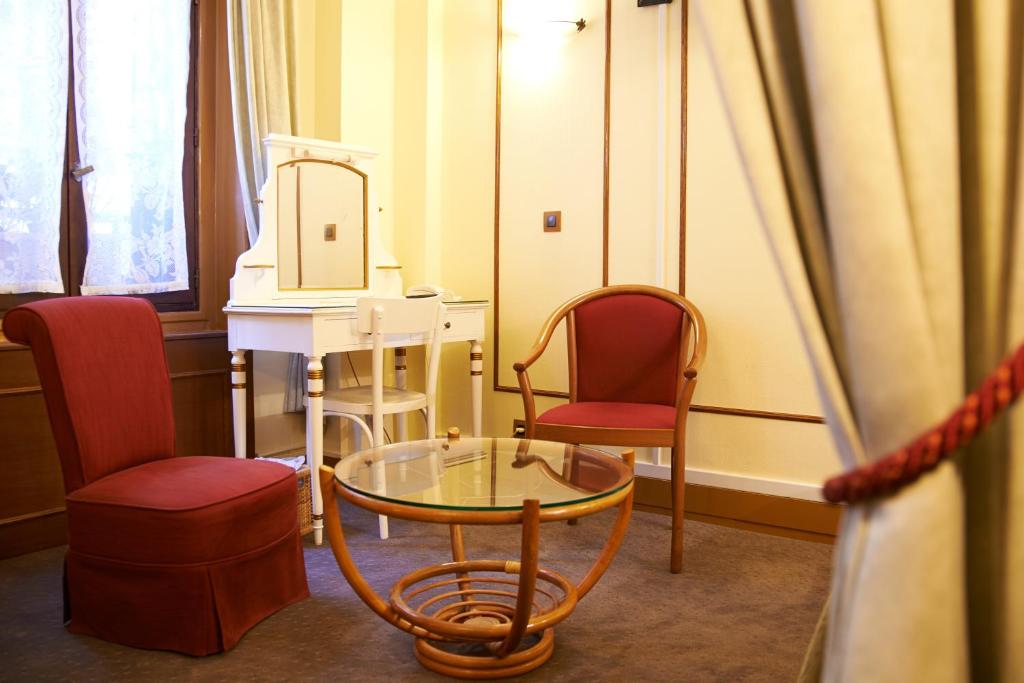 Сьюит (Стандартный люкс) отеля Hotel Maillot, Париж