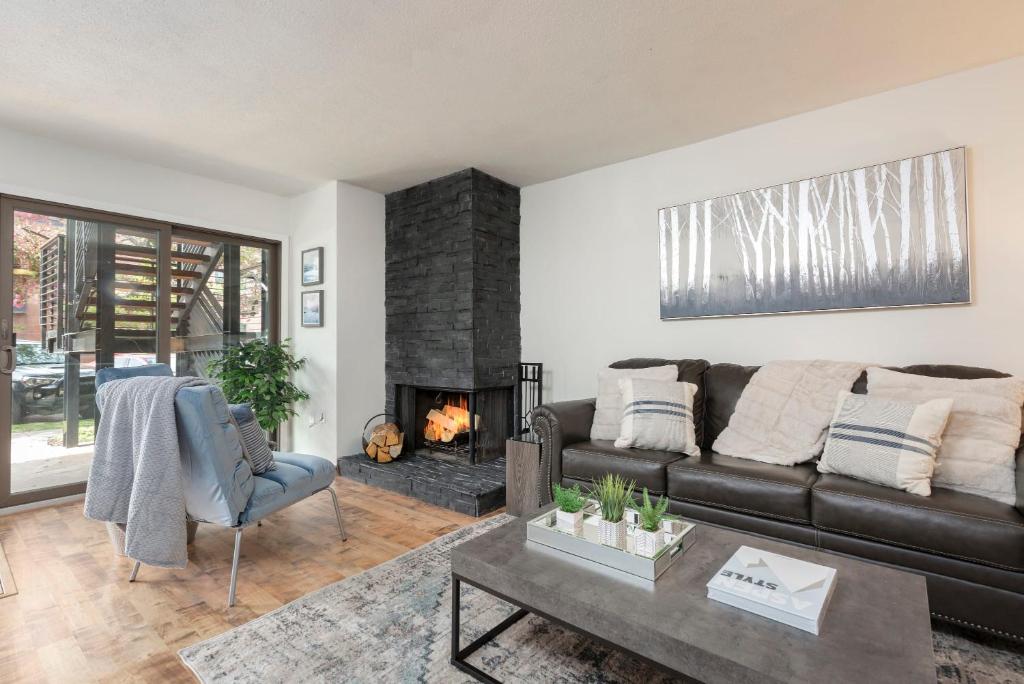 Beautifully Updated 1 BR in Aspen's Center