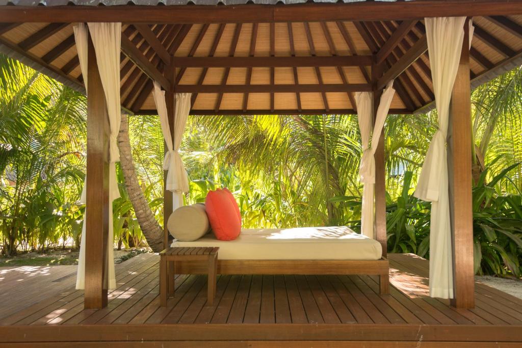 Двухместный (Пляжный коттедж Делюкс) отеля Denis Private Island Seychelles, Денис