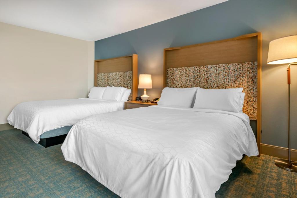 Двухместный (Queen Room with Two Queen Beds - Mobility Access Tub), Holiday Inn Orlando – Disney Springs™ Area, an IHG Hotel