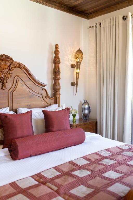 Сьюит (Royal Suite with Free Benefits) отеля Araliya Green Hills Hotel, Нувара-Элия
