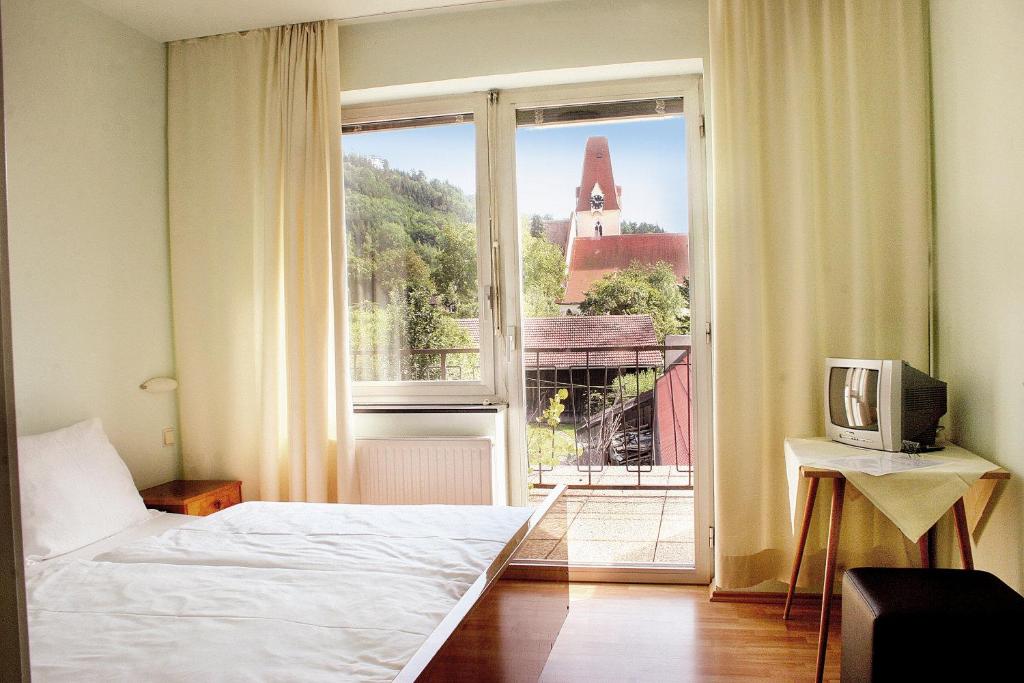 Двухместный (Стандартный двухместный номер с 1 кроватью и ванной) отеля Hotel Zur Schonenburg, Штрасс