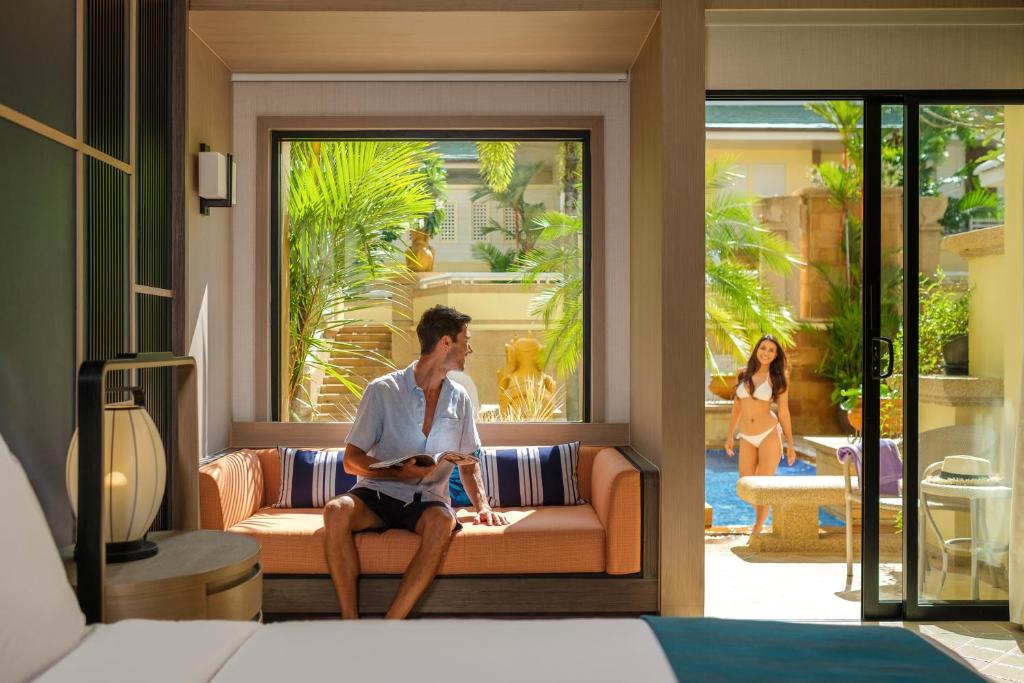Двухместный (Номер-студио с кроватью размера «king-size» и видом на бассейн - Для некурящих) курортного отеля Holiday Inn Resort Phuket, Пхукет
