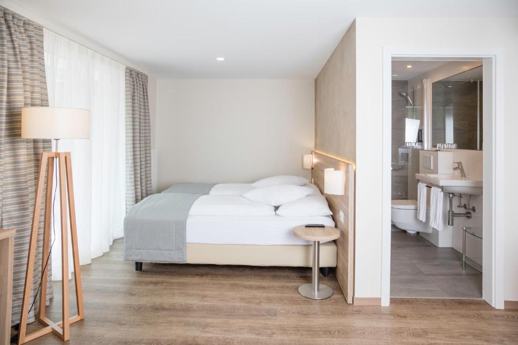 Двухместный (Улучшенный двухместный номер с 2 отдельными кроватями) отеля Hôtel de Chailly, Монтрё