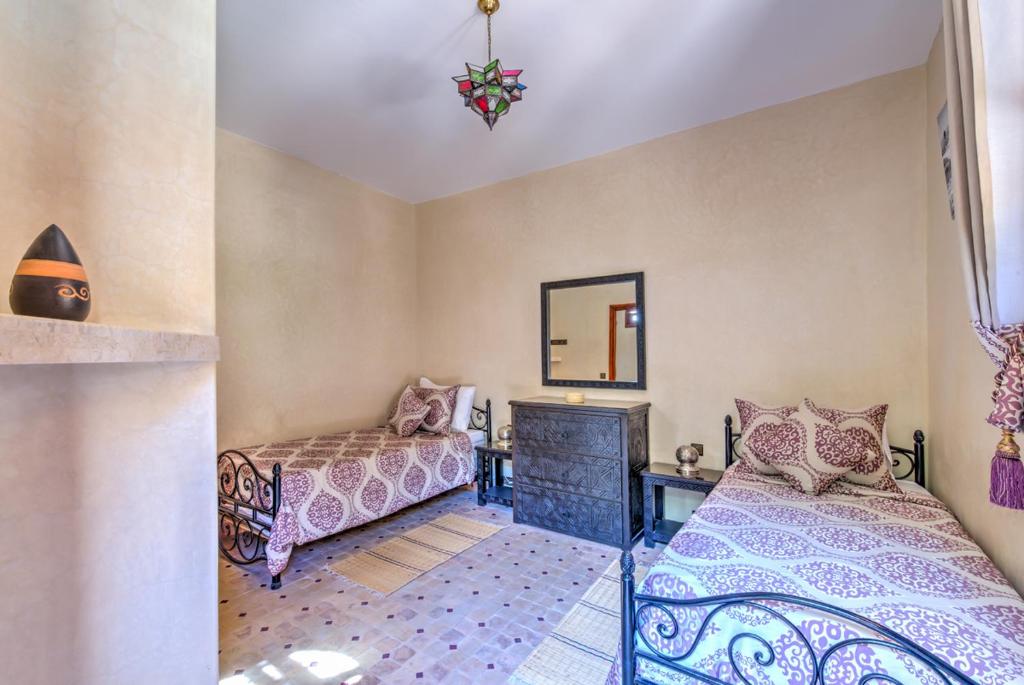 Двухместный (Стандартный двухместный номер с 2 отдельными кроватями) отеля Riad Janoub, Тизнит