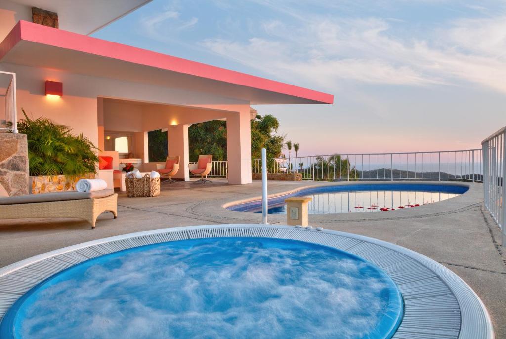 Сьюит (Главный люкс с гидромассажной ванной) отеля Las Brisas Acapulco, Акапулько-де-Хуарес