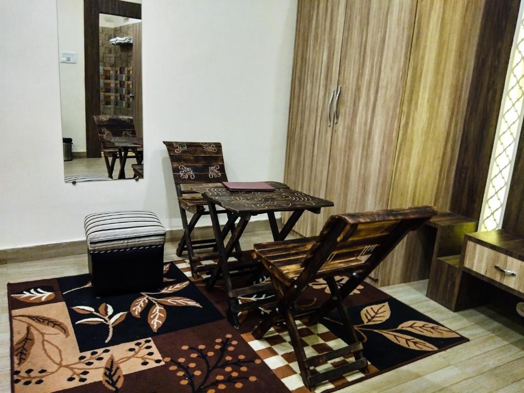 Сьюит (Banjara Budget Suite), Hotel Sri Omkar Palace