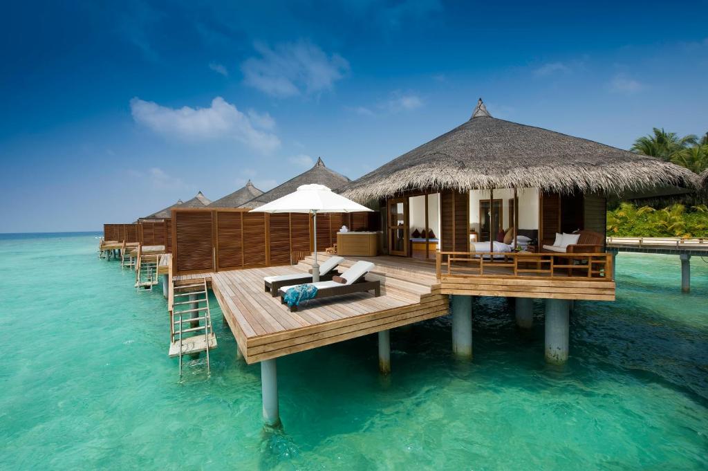 Трехместный (Вилла на воде) курортного отеля Kuramathi Maldives, Атолл Расду