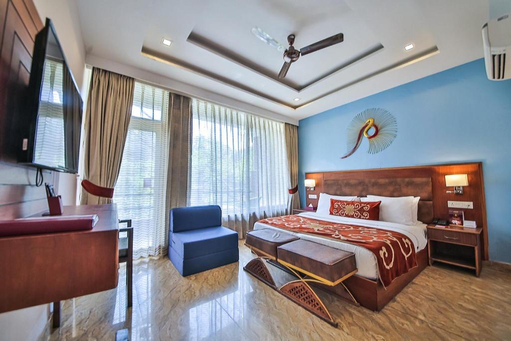 Двухместный (Двухместный номер с 1 кроватью и балконом) отеля Summit By The Ganges Beach Resort & Spa, Ришикеш