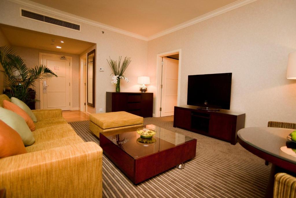 Двухместный (F1 Quarantine Package for local residence - Executive Suite), Hotel Equatorial Ho Chi Minh City