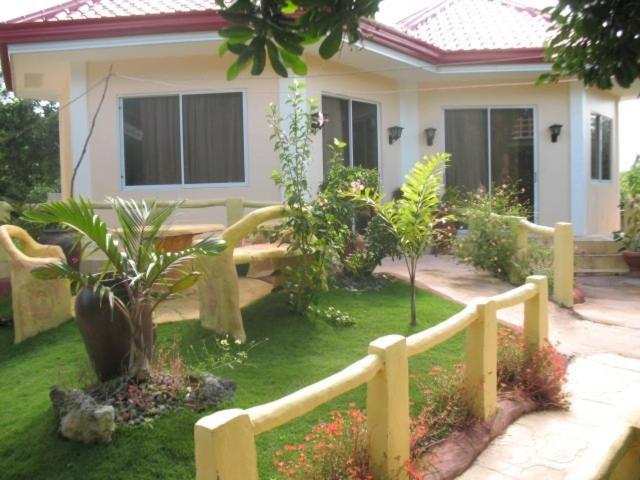 Двухместный (Двухместный номер с 1 кроватью и видом на бассейн) курортного отеля Almira Diving Resort, Панглао