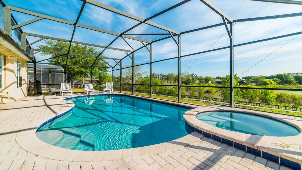 LAKE VIEW En Suite Villa close to Disney w POOL AND SPA