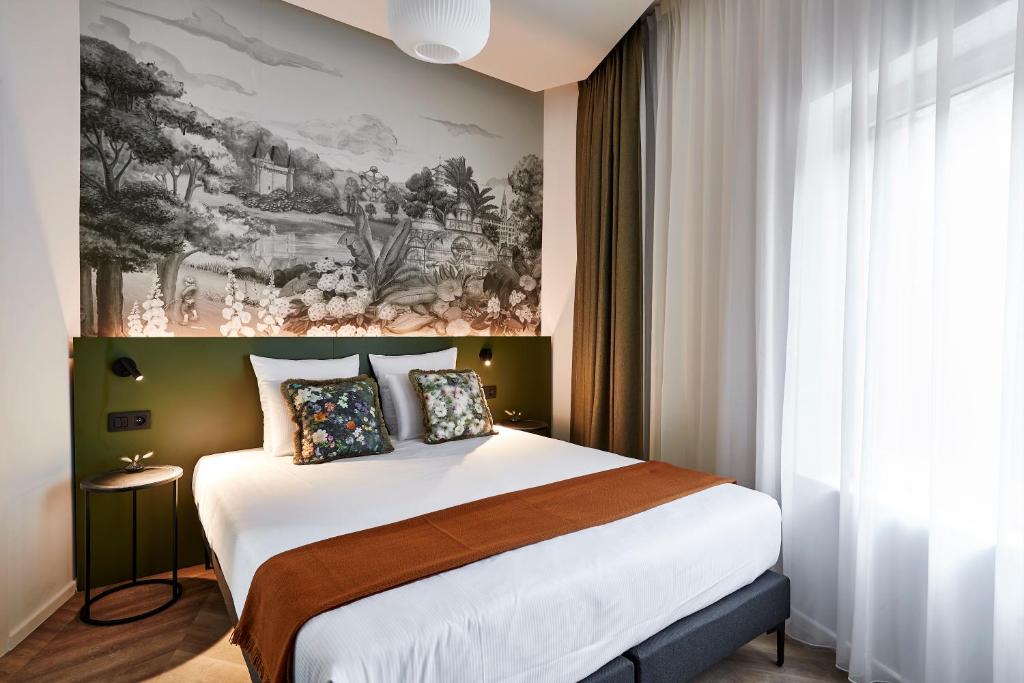 Четырехместный (Улучшенный четырехместный номер) отеля Hotel Floris Hotel Ustel Midi, Брюссель