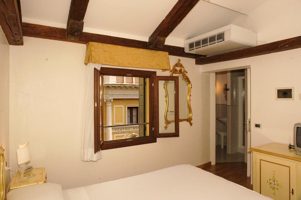 Двухместный (Двухместный номер с 1 кроватью или 2 отдельными кроватями) гостевого дома Guest House Al Milion, Венеция