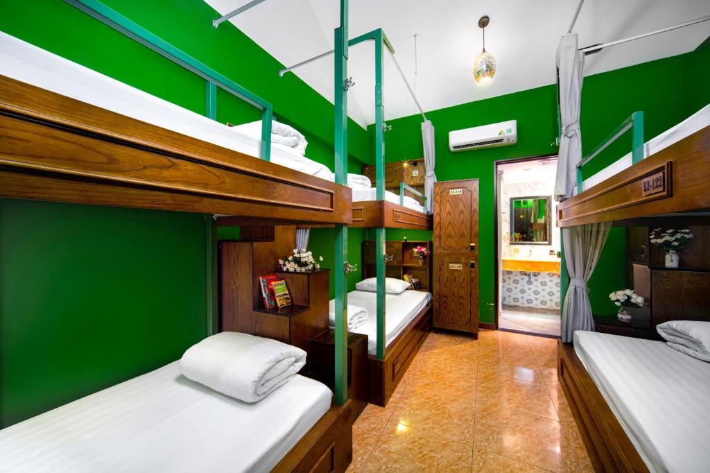 Номер (Кровать в общем 6-местном номере для женщин), Little Charm Hanoi Hostel - Homestay