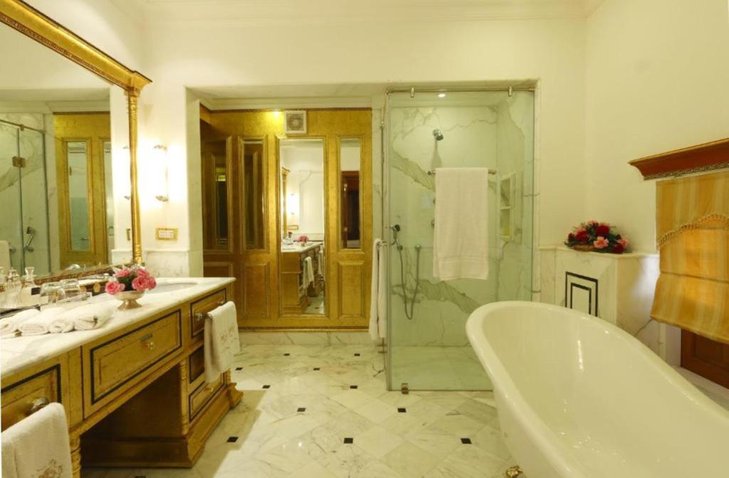 Сьюит (Семейный люкс) отеля The Raj Palace (Small Luxury Hotels of the World), Джайпур