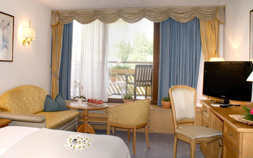 Двухместный (Улучшенный двухместный номер с 1 кроватью и балконом) отеля Sporthotel Xander, Зефельд-ин-Тироль