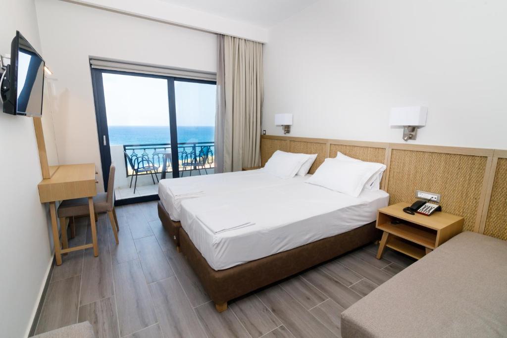 Двухместный (Двухместный номер с 1 кроватью или 2 отдельными кроватями и видом на море) отеля Hotel Tsolaridis, Кипарисия