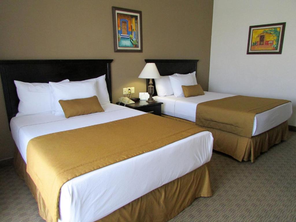Четырехместный (Двухместный номер с 2 двуспальными кроватями - Для некурящих) отеля Best Western Hotel Posada Del Rio Express, Торреон