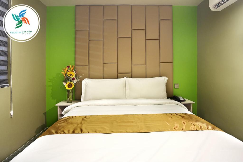Сьюит (Deluxe Queen Room - Quarantine Package) отеля Felicity Island Hotel, Себу