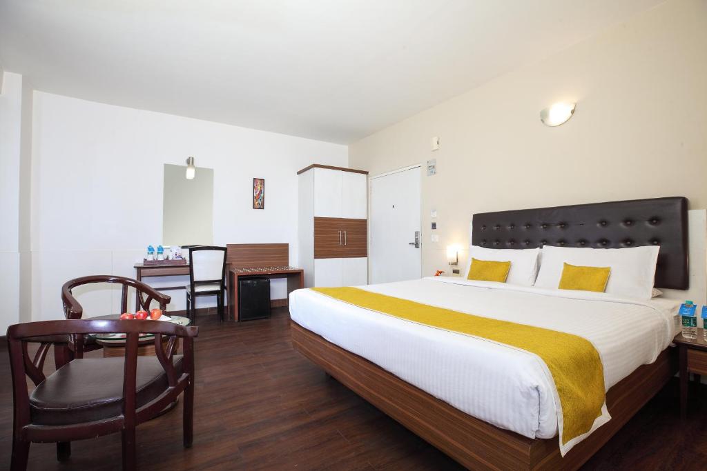 Двухместный (Улучшенный двухместный номер с 1 кроватью) отеля Vits Agra, Агра