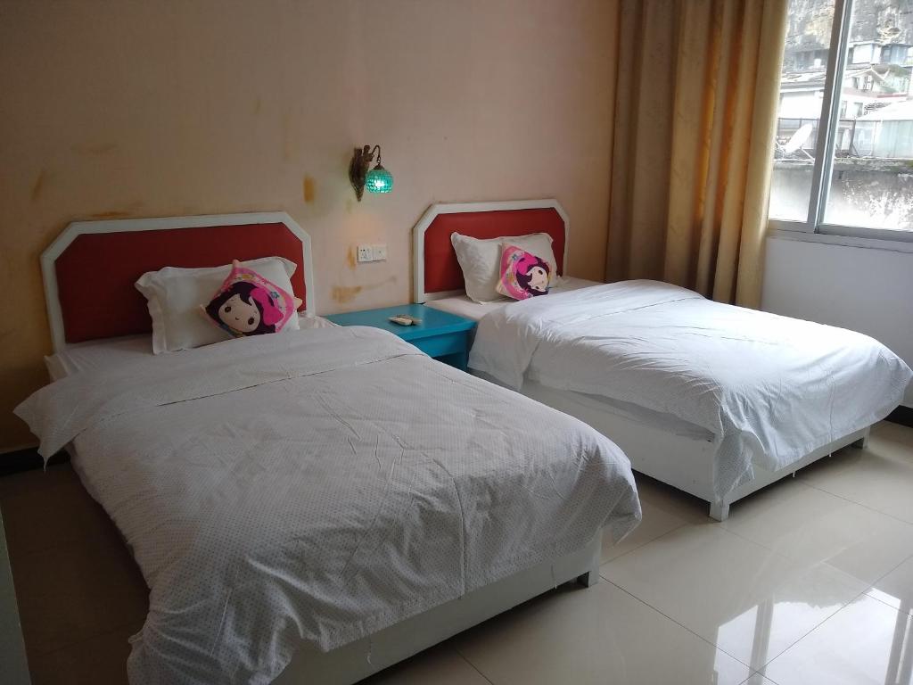 Двухместный (Стандартный двухместный номер с 2 отдельными кроватями) хостела How Flower Hostel Yangshuo, Яншо