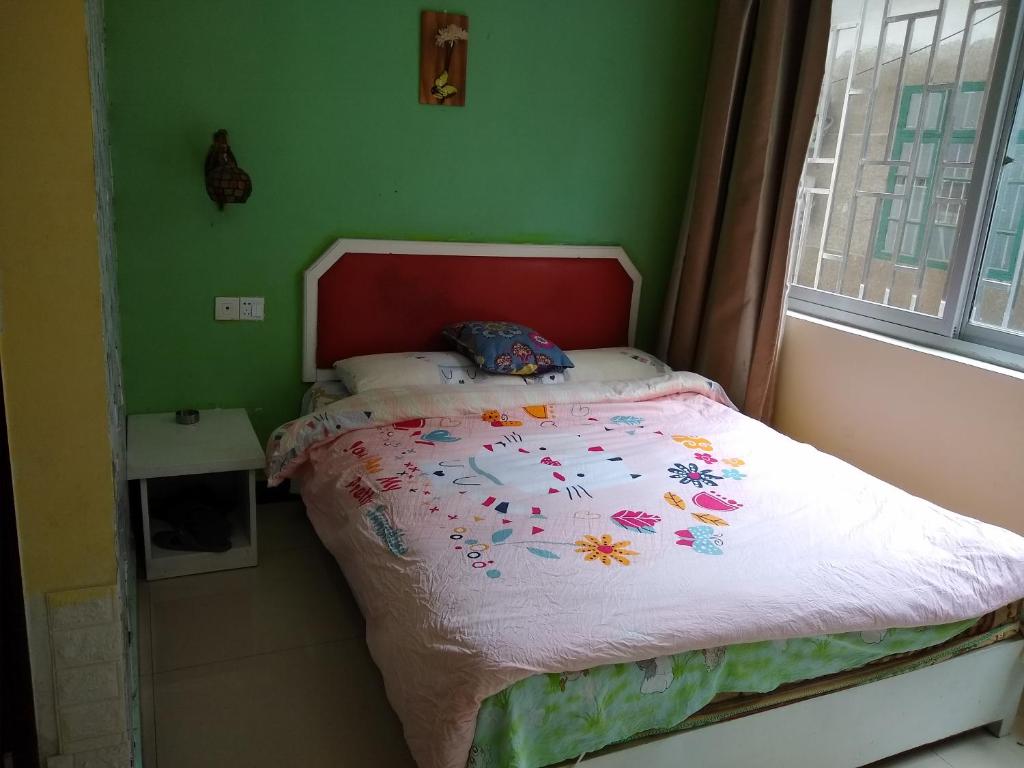 Двухместный (Стандартный двухместный номер с 1 кроватью), How Flower Hostel Yangshuo